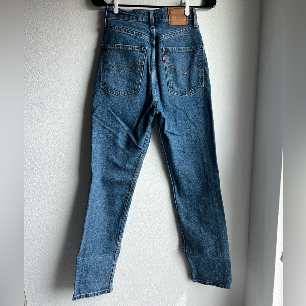 Levi’s high rise 70s slim straight jean